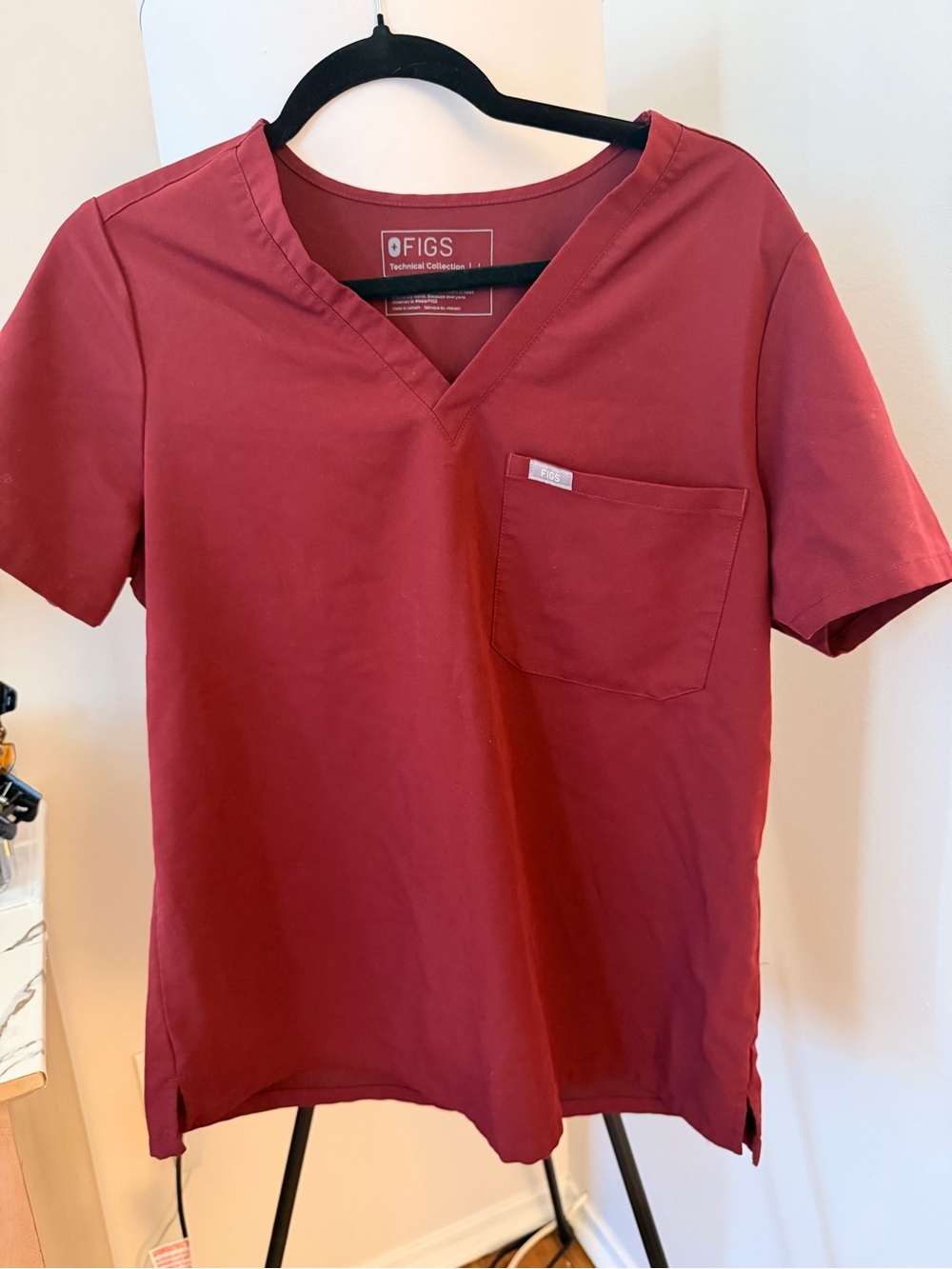 Figs Short-Sleeve V-Neck Top in Burgundy